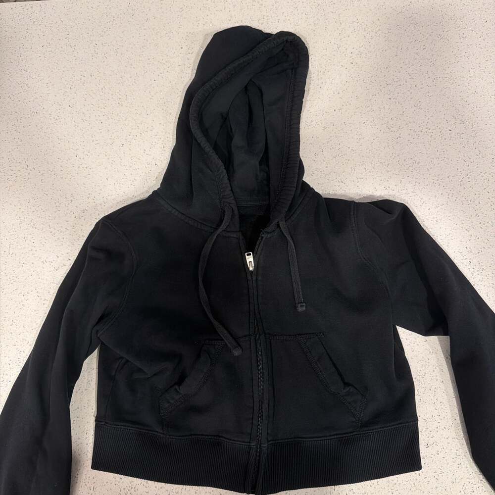 Hollister black cropped zip-up hoodie - Hers S – SproutzUturn